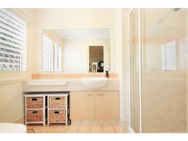 1/13 Tarrabool Drive, Elanora QLD 4221