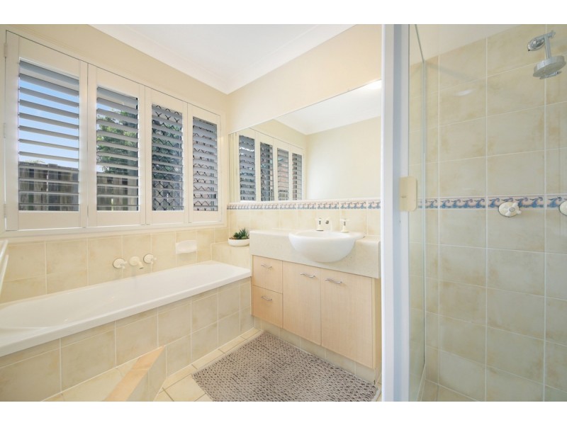 1/13 Tarrabool Drive, Elanora QLD 4221