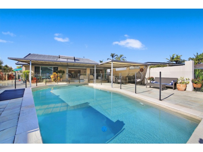 5 Village High Road, Benowa QLD 4217