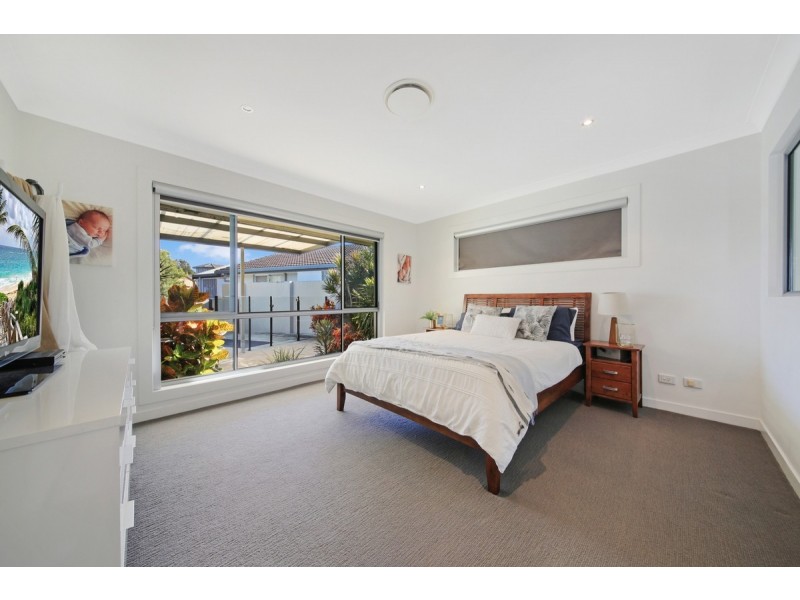 5 Village High Road, Benowa QLD 4217