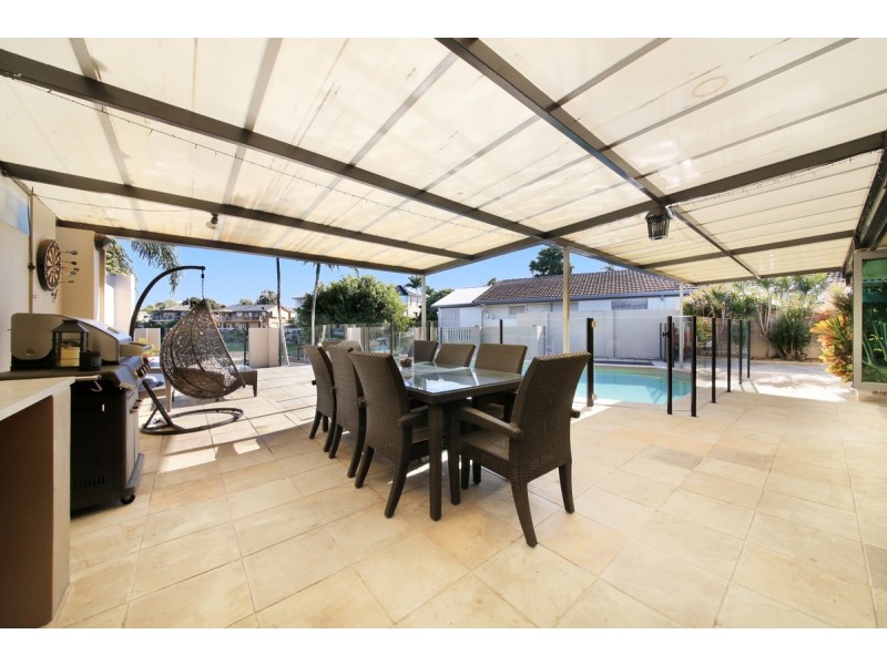 5 Village High Road, Benowa QLD 4217