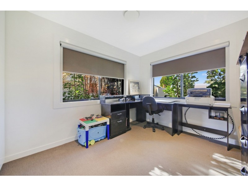 5 Village High Road, Benowa QLD 4217