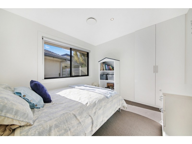 5 Village High Road, Benowa QLD 4217