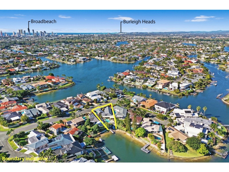 5 Village High Road, Benowa QLD 4217