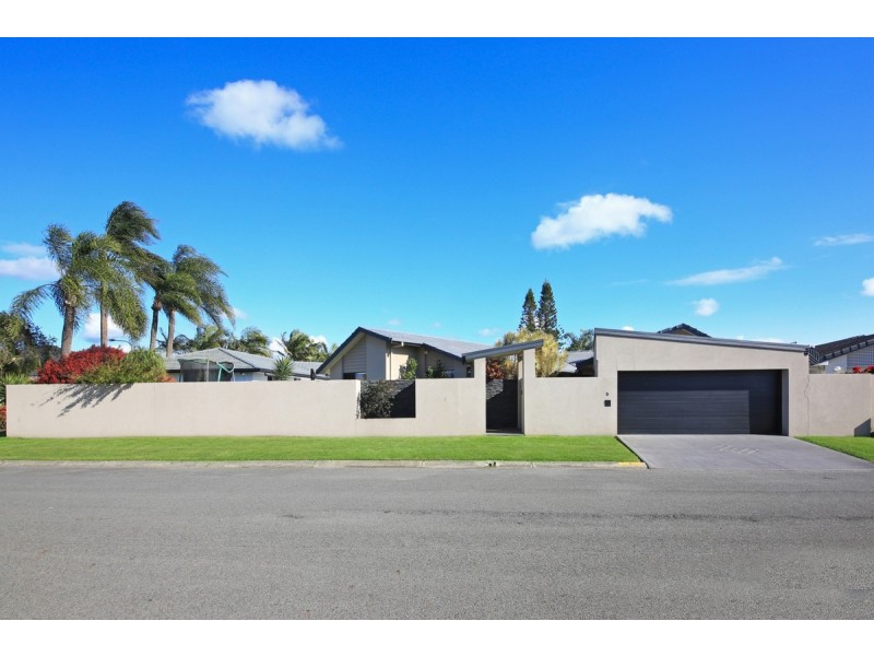 5 Village High Road, Benowa QLD 4217