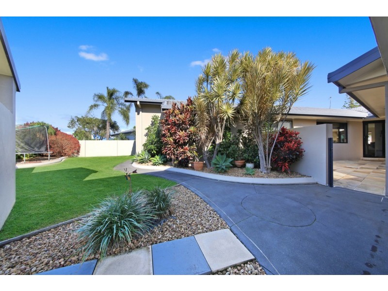 5 Village High Road, Benowa QLD 4217