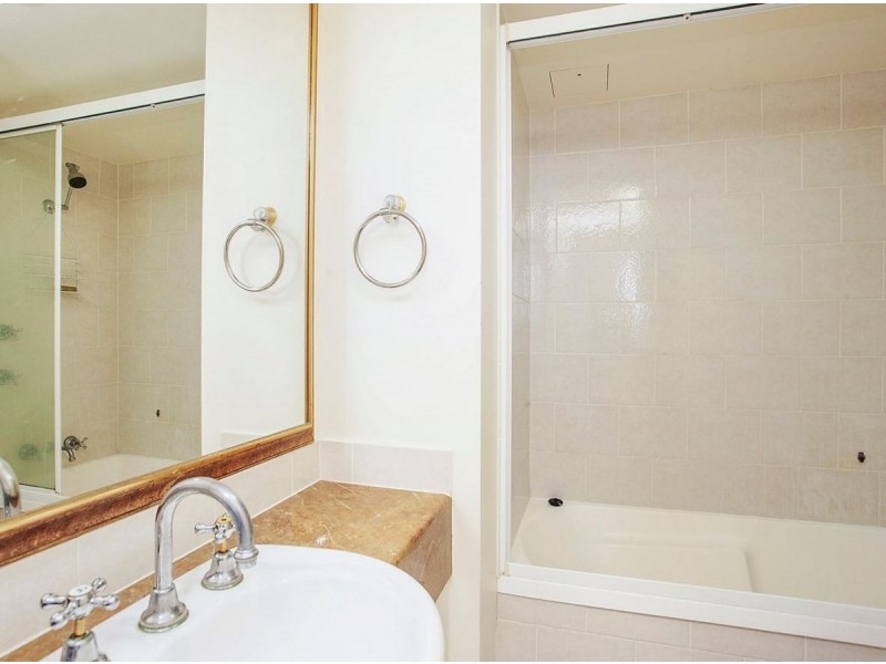 3082/2633 Gold Coast Highway, Broadbeach QLD 4218