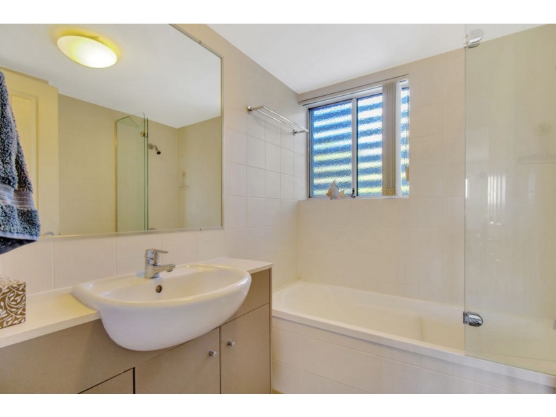 10/1 Riverwalk Avenue, Robina QLD 4226