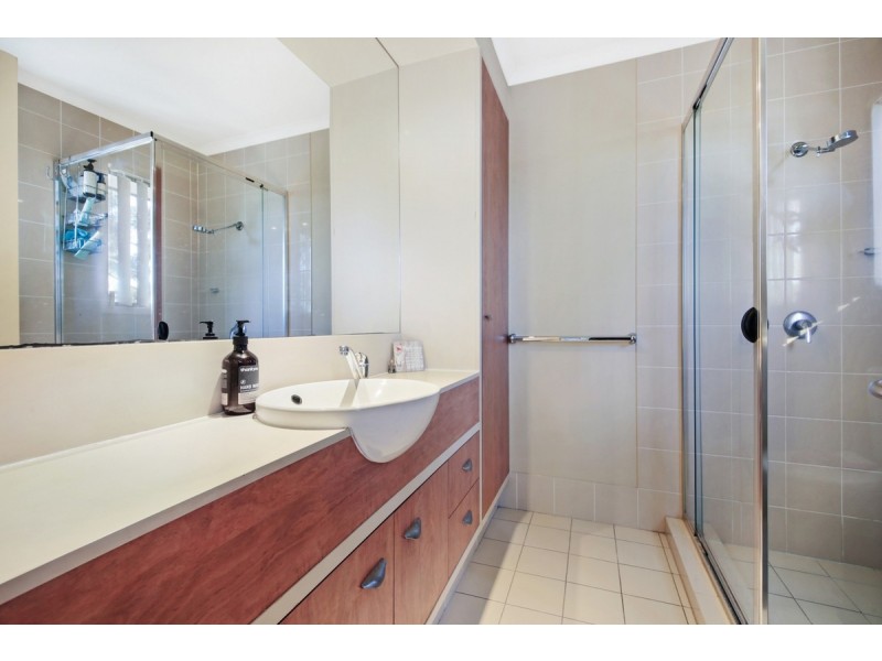 12/136 Palm Meadows Drive, Carrara QLD 4211