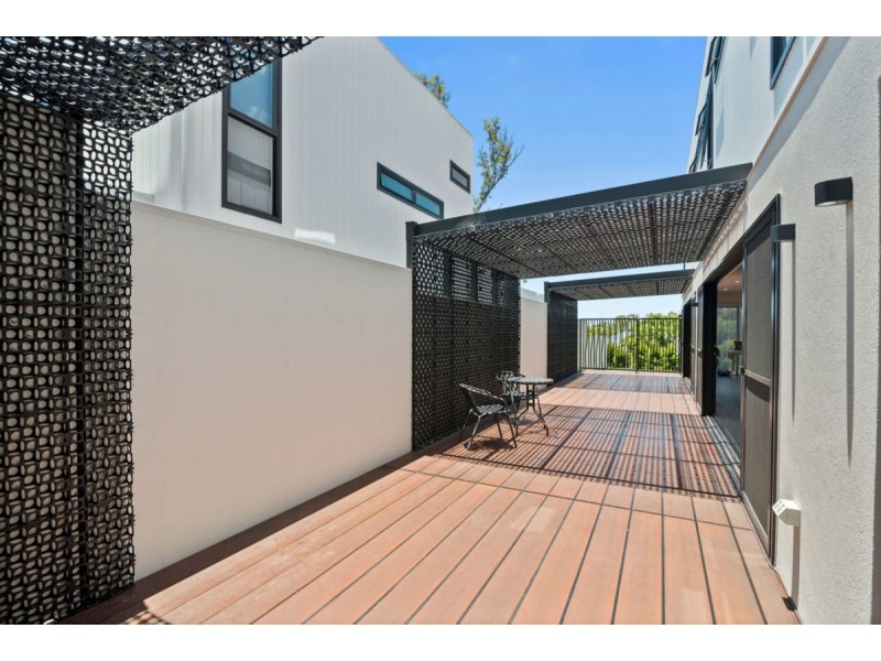 2/14 Pinehurst Place, Robina QLD 4226