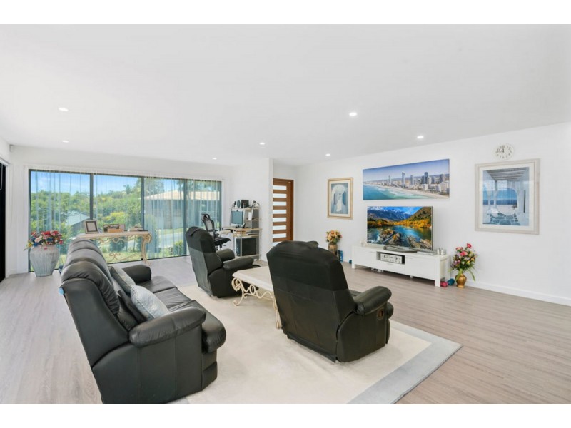 2/14 Pinehurst Place, Robina QLD 4226