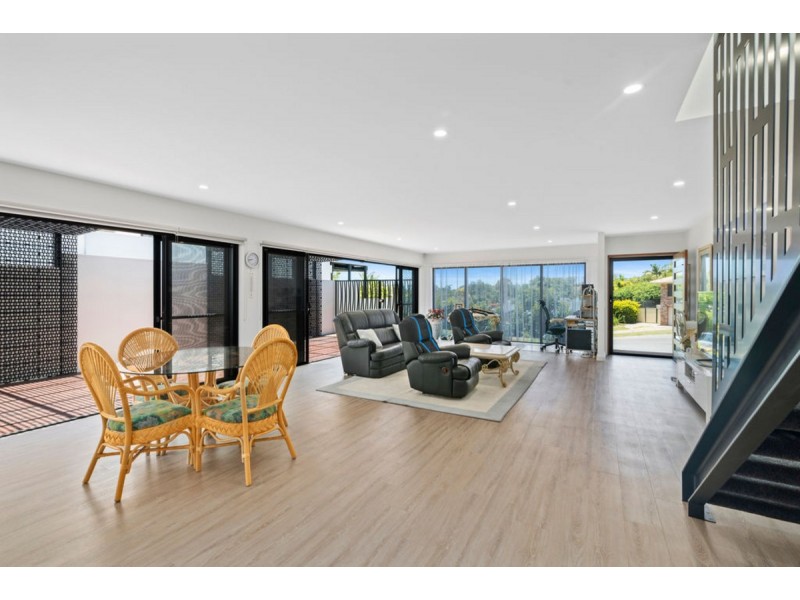 2/14 Pinehurst Place, Robina QLD 4226