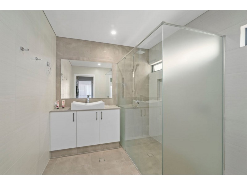 2/14 Pinehurst Place, Robina QLD 4226