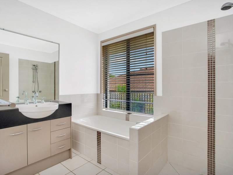 73 Clover Hill Drive, Mudgeeraba QLD 4213