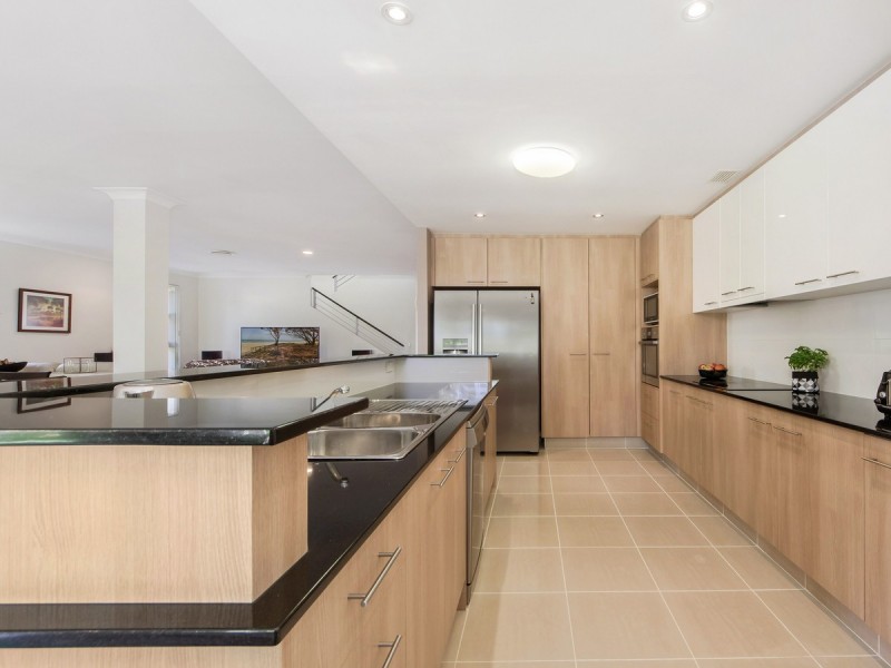 271 Easthill Drive, Robina QLD 4226