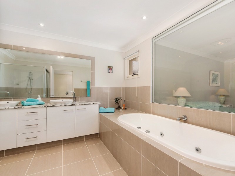 271 Easthill Drive, Robina QLD 4226