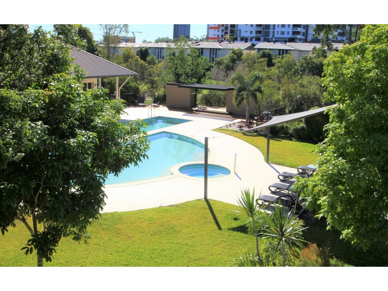 271 Easthill Drive, Robina QLD 4226