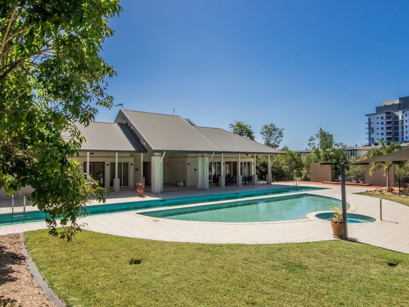 271 Easthill Drive, Robina QLD 4226