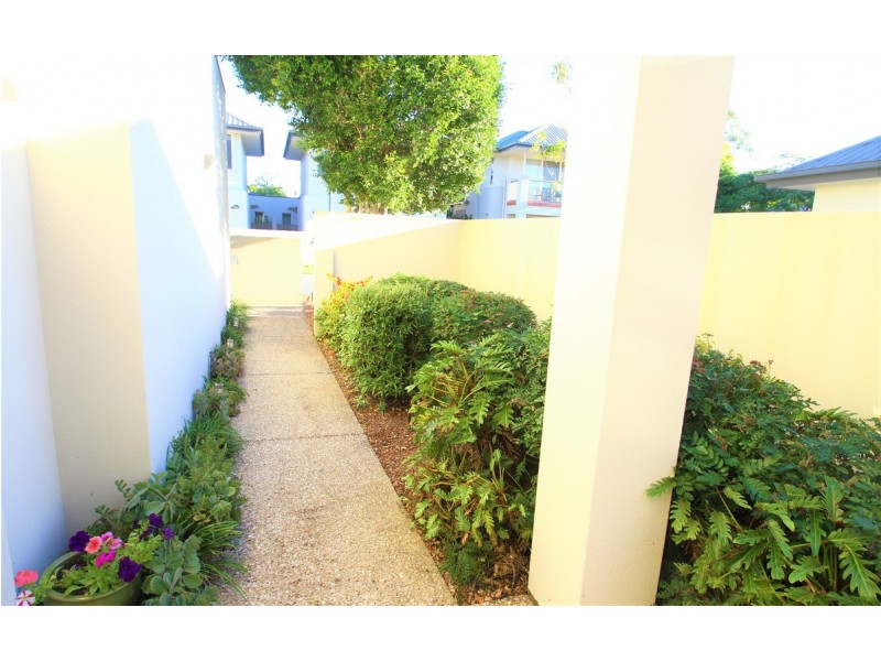 271 Easthill Drive, Robina QLD 4226