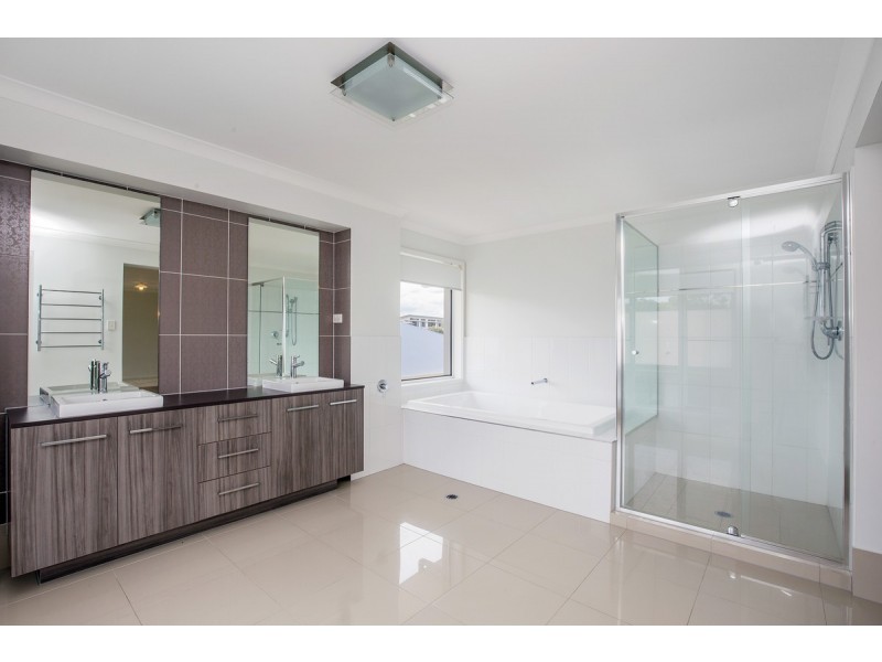 13 Skywatch Circuit, Reedy Creek QLD 4227