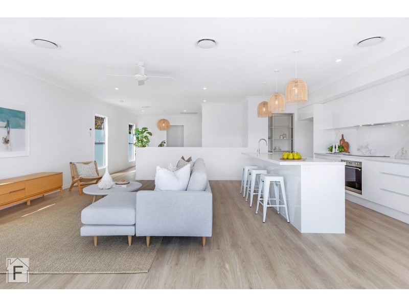 1 & 2/8 Fourteenth Avenue, Palm Beach QLD 4221