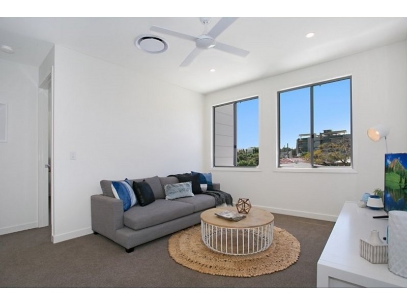 14 Nundah Avenue, Miami QLD 4220