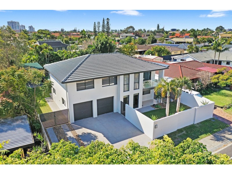 145 Markeri Street, Mermaid Waters QLD 4218