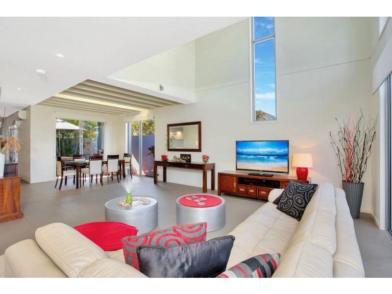 2 Little Blue Lane, Varsity Lakes QLD 4227