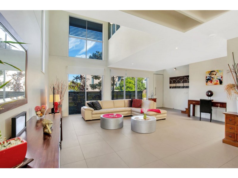 2 Little Blue Lane, Varsity Lakes QLD 4227