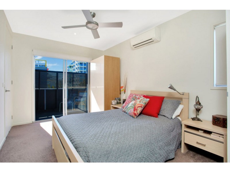 2 Little Blue Lane, Varsity Lakes QLD 4227