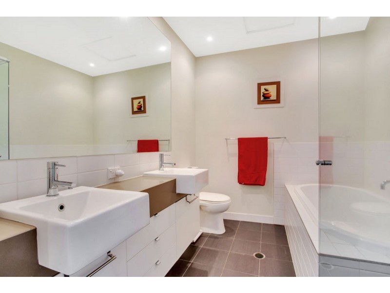 2 Little Blue Lane, Varsity Lakes QLD 4227