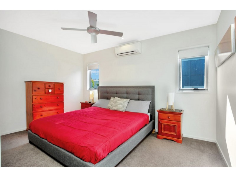 2 Little Blue Lane, Varsity Lakes QLD 4227