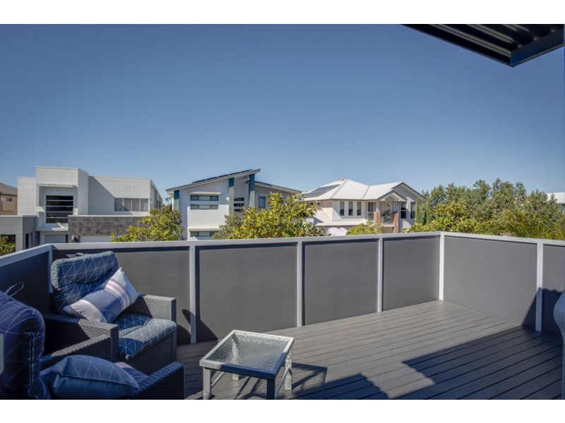 2 Little Blue Lane, Varsity Lakes QLD 4227