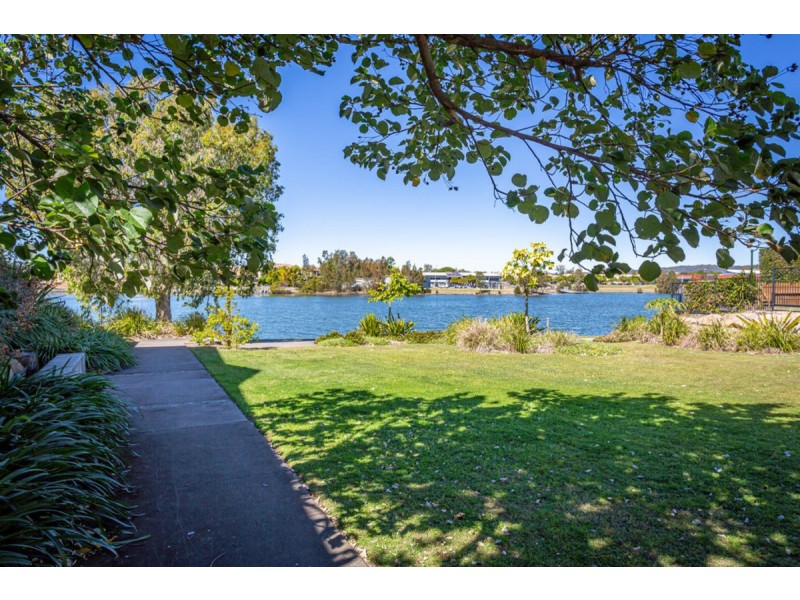 2 Little Blue Lane, Varsity Lakes QLD 4227