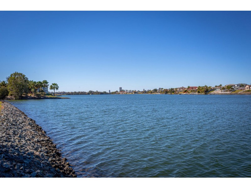 2 Little Blue Lane, Varsity Lakes QLD 4227