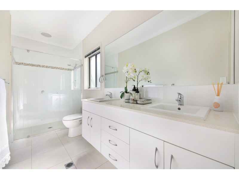 6 Marshall Grove, Bonogin QLD 4213