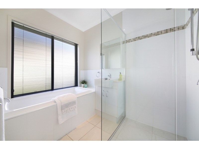 6 Marshall Grove, Bonogin QLD 4213