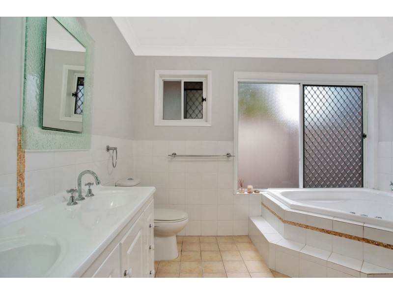 89 Glen Eagles Drive, Robina QLD 4226