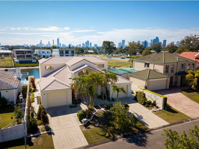 9 Cessnock Close, Mermaid Waters QLD 4218