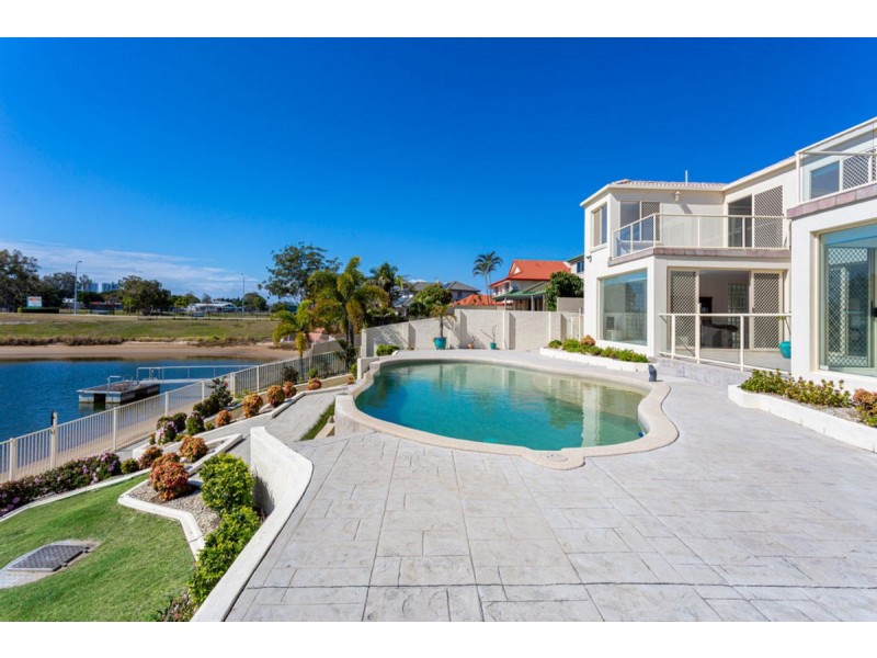 9 Cessnock Close, Mermaid Waters QLD 4218