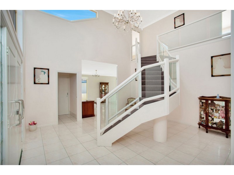 9 Cessnock Close, Mermaid Waters QLD 4218