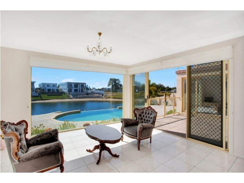 9 Cessnock Close, Mermaid Waters QLD 4218