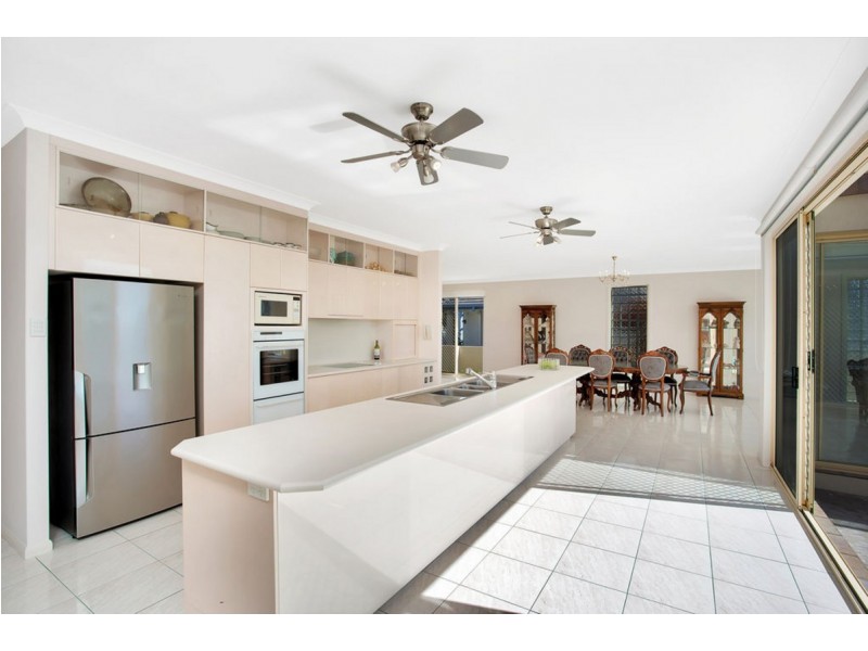 9 Cessnock Close, Mermaid Waters QLD 4218