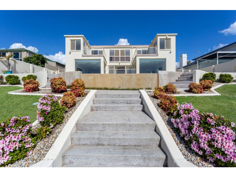 9 Cessnock Close, Mermaid Waters QLD 4218