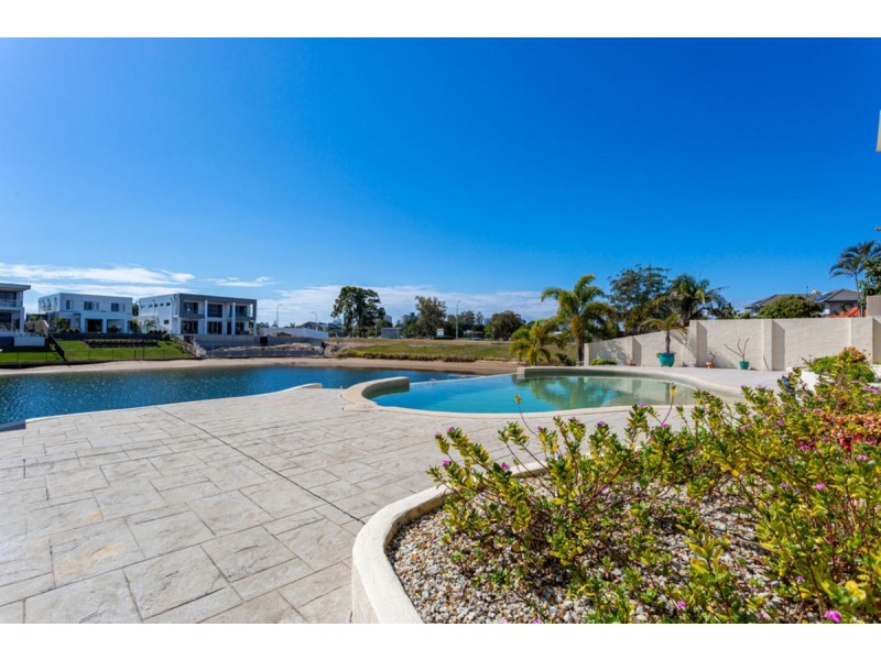 9 Cessnock Close, Mermaid Waters QLD 4218