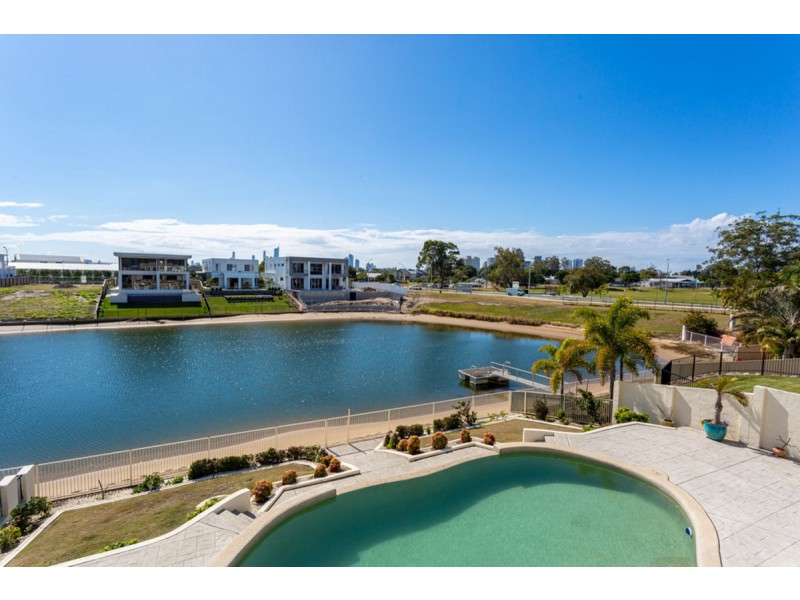 9 Cessnock Close, Mermaid Waters QLD 4218