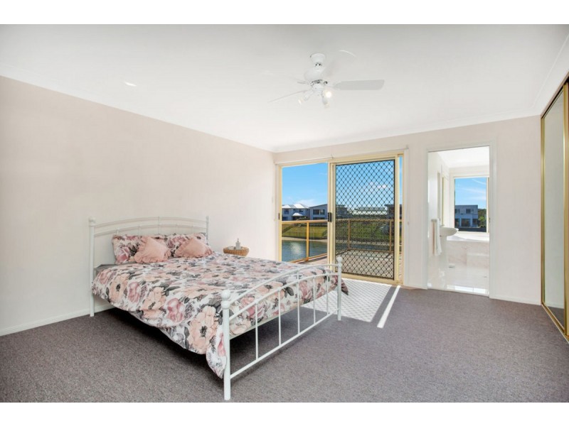 9 Cessnock Close, Mermaid Waters QLD 4218