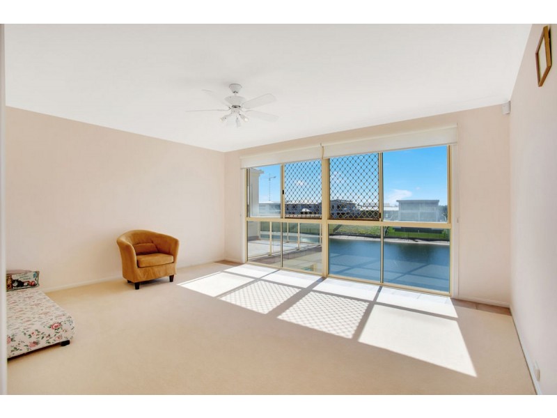 9 Cessnock Close, Mermaid Waters QLD 4218