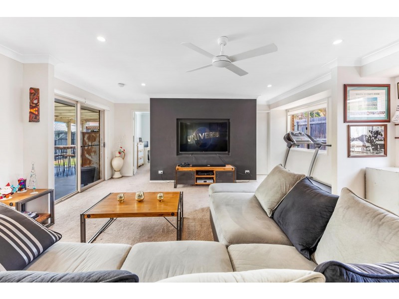 23 Merridown Drive, Merrimac QLD 4226