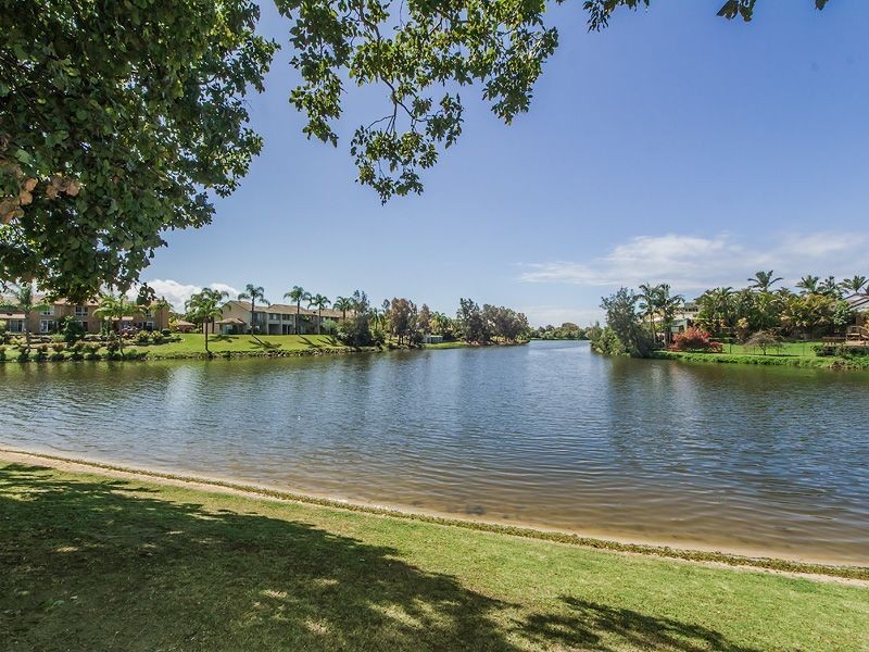 10 Homebush Drive, Robina QLD 4226